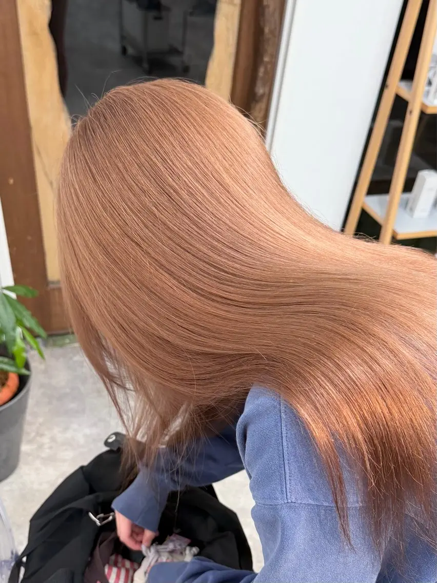 ロング カラー ベージュカラー ヘアカラー 𝐍𝐎𝐀 /ブリーチカラーのヘアスタイル