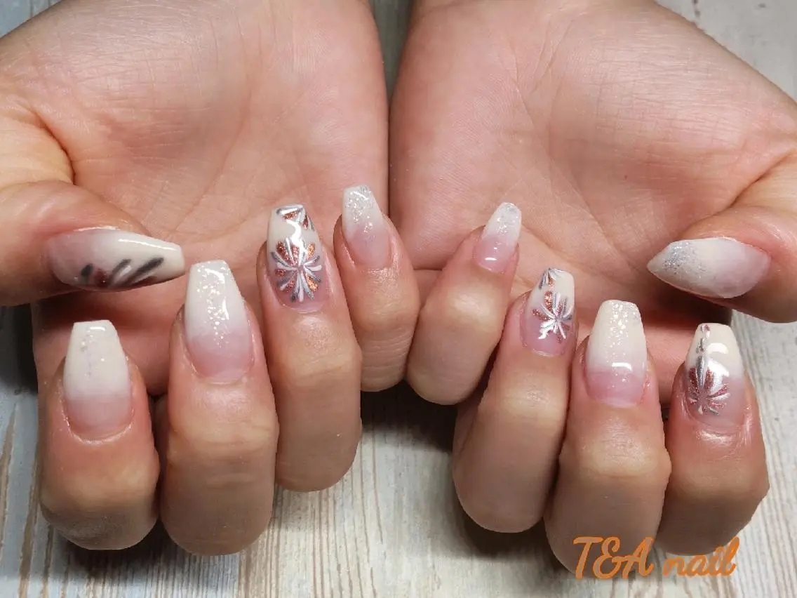 セミロング ネイル 長さ出し ジェルネイル グラデーション ニュアンスネイル スカルプネイル T&A nailのネイルデザイン