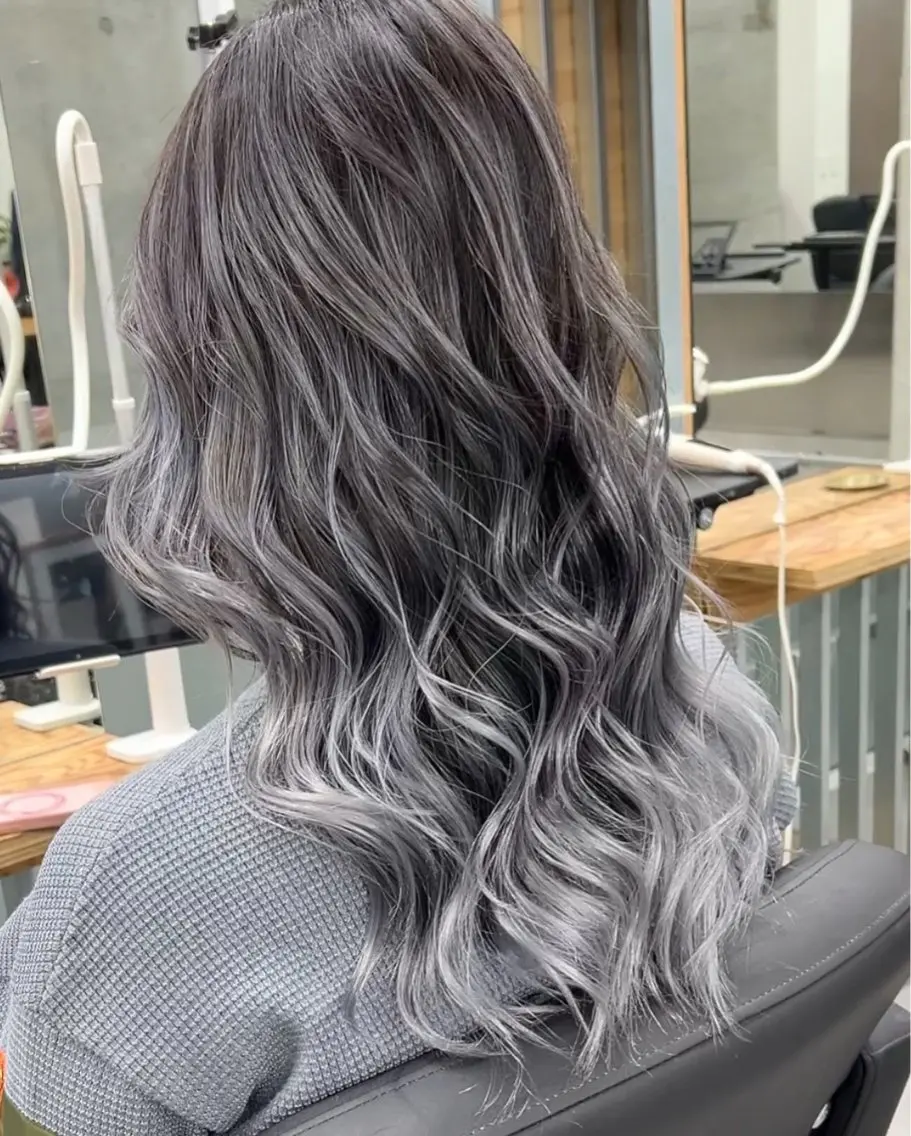 セミロング カラー バレイヤージュ レイヤーカット ヘアカラー トリートメント welring hair salonのヘアスタイル