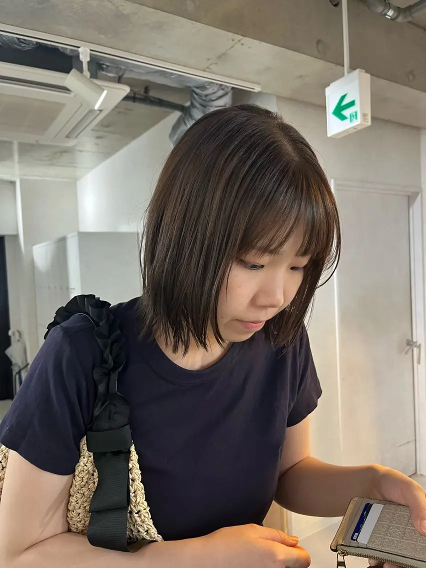 ミディアム カラー ボブレイヤー ベージュカラー オリーブベージュ ボブ レイヤーカット anon Loemのヘアスタイル