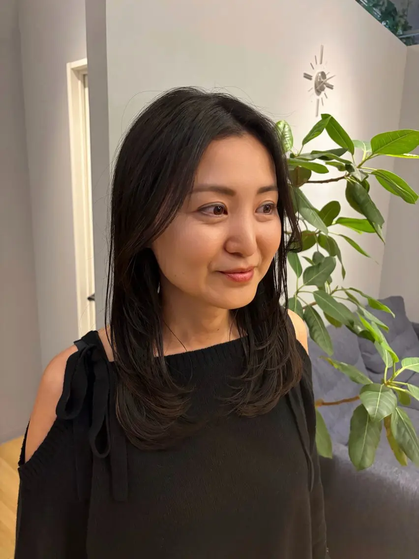 セミロング 顔まわりレイヤー 顔周りカット レイヤーカット カット 田中 優菜のヘアスタイル