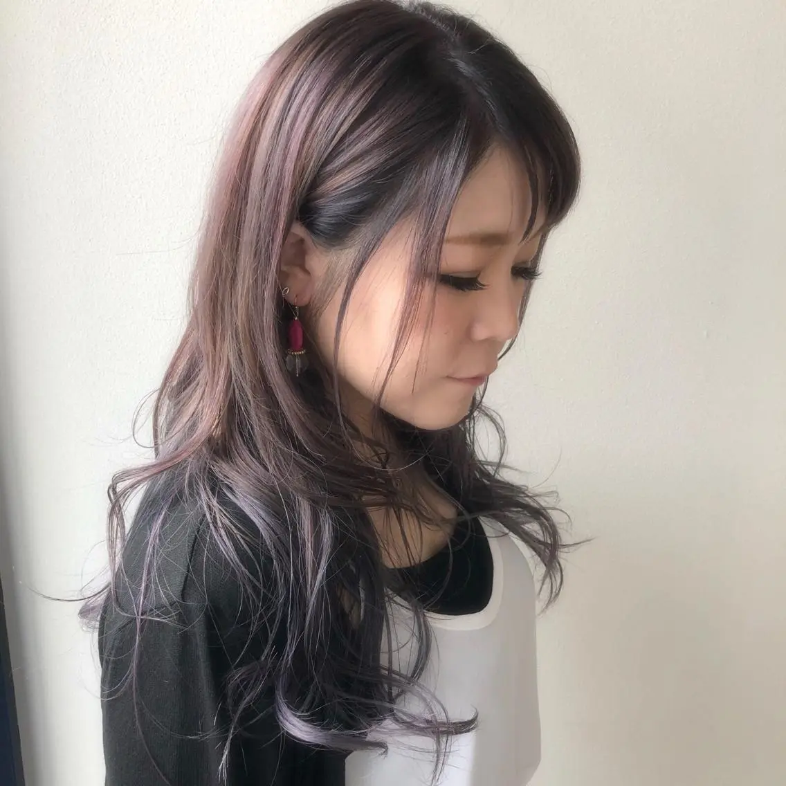 ロング カラー ヘアアレンジ ダブルカラー ハイライトカラー ピンクカラー バイオレットカラー ハイライト ヘアカラー トリートメント 江藤 星史のヘアスタイル
