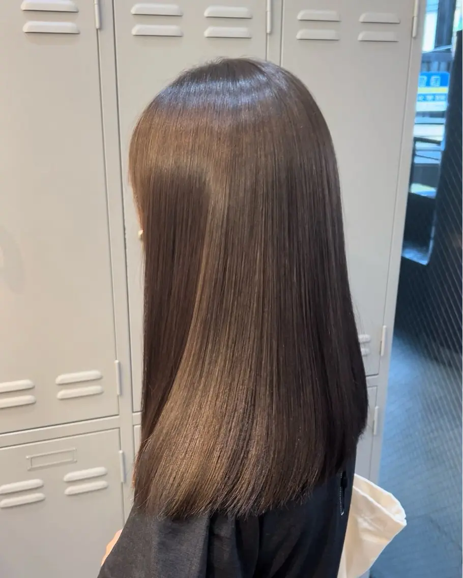 セミロング カット 縮毛矯正 髪質改善✨️レイヤー クボタリョウのヘアスタイル