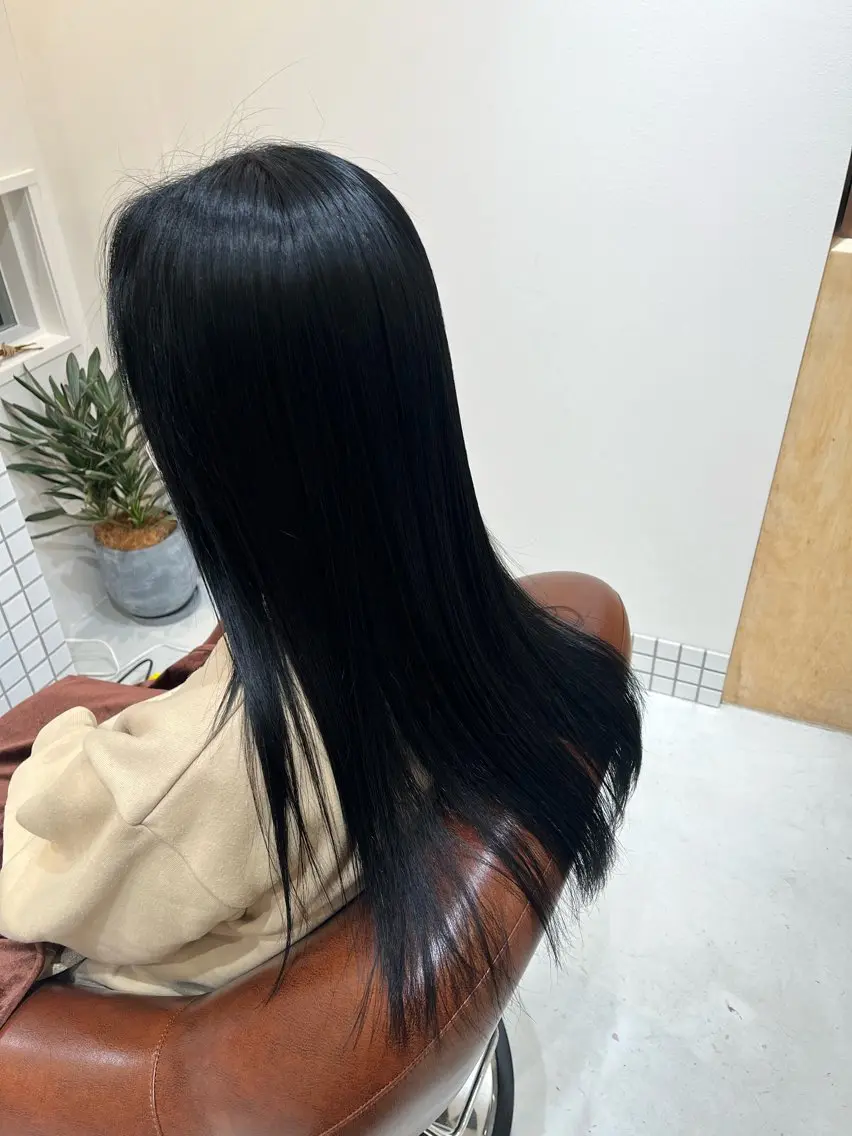 カラー 黒髪 ブルーカラー ブルーブラック 太田 恵美梨のヘアスタイル