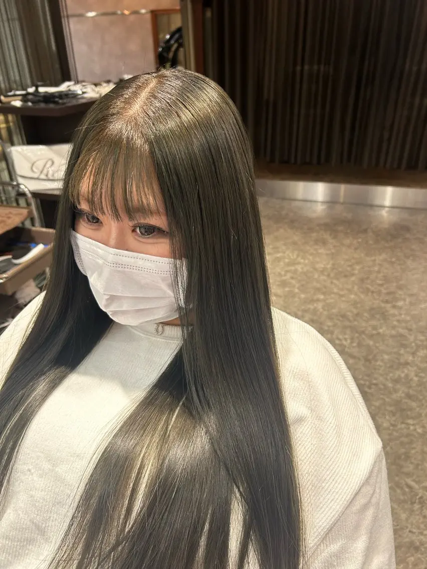 ロング ヘアカラー 長谷川 桃々香のヘアスタイル