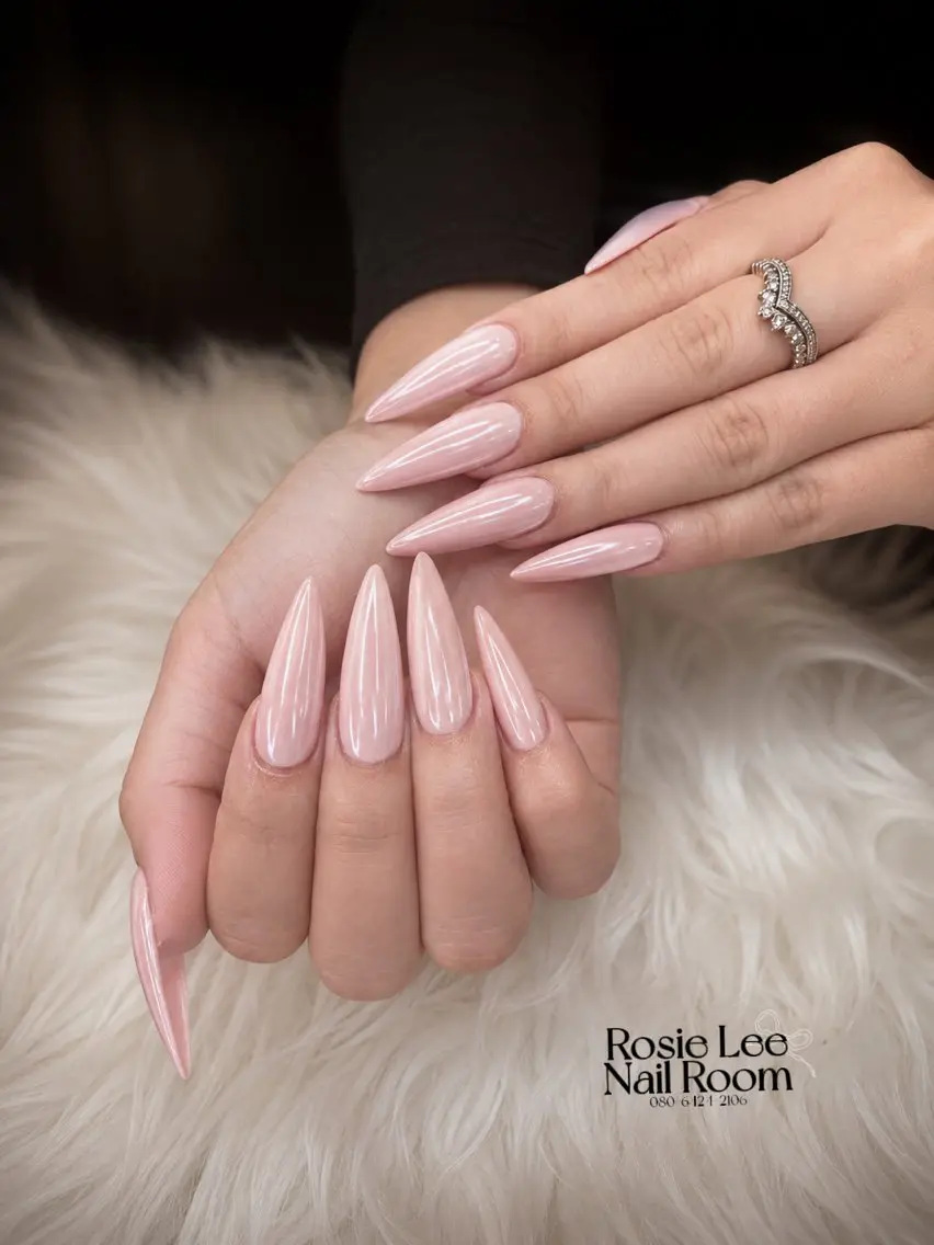 ネイル ハンドネイル ROSIE LEEのネイルデザイン