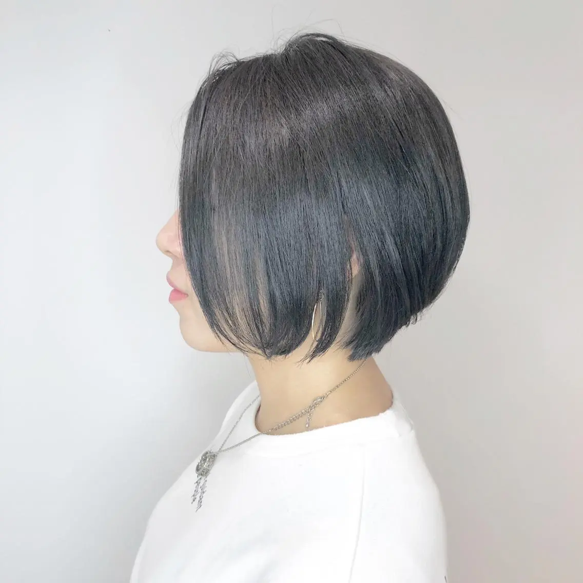 ショート カラー アッシュ 黒髪 ダークグレー ウルフカット ハッシュカット/七海のヘアスタイル