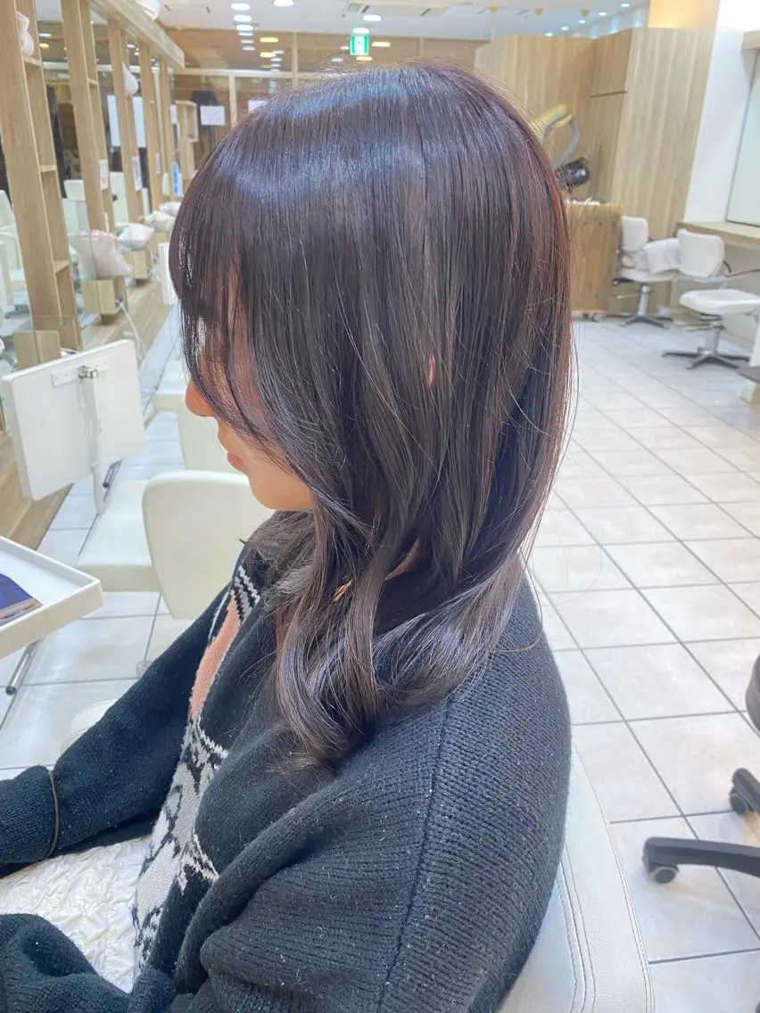 セミロング カラー ラベンダーカラー 内山 歩美のヘアスタイル