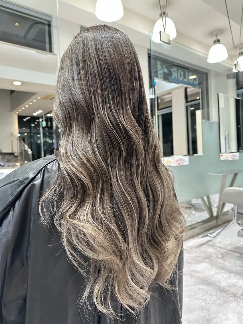ロング レイヤーカット ヘアカラー 飯澤 淳基のヘアスタイル