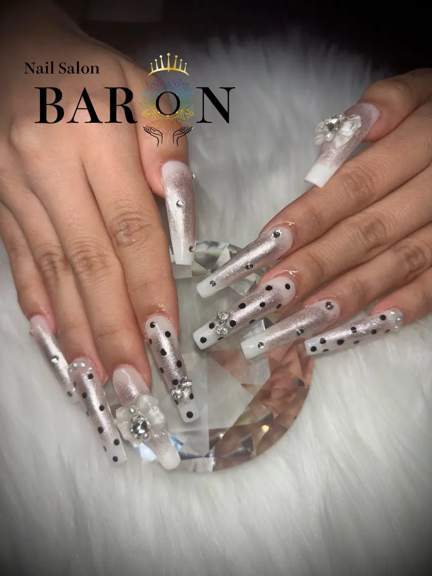 ネイル チークネイル ドット ハンドネイル ♛︎BARON♛︎ MASHIROのネイルデザイン