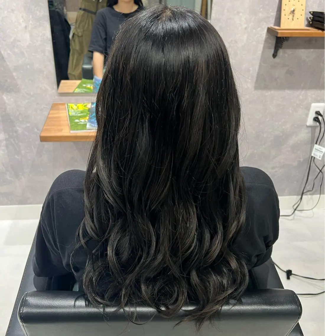 セミロング カラー 萩原 一葉のヘアスタイル