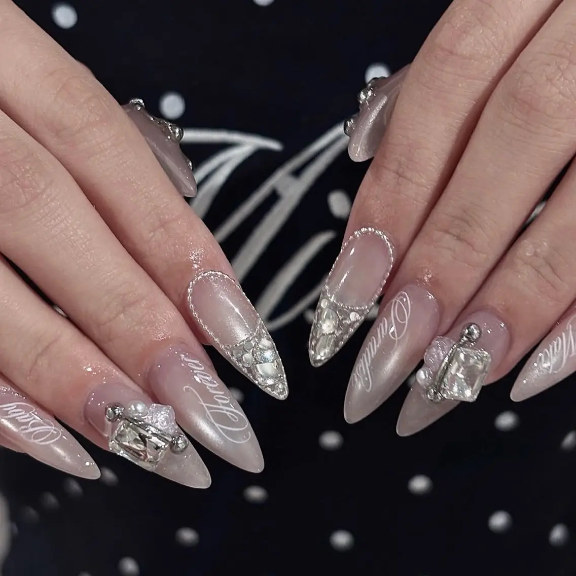 ネイル チークネイル ドット フットネイル フレンチネイル グラデーション ハンドネイル ハンドケア Nihonthy Nail 新宿のネイルデザイン