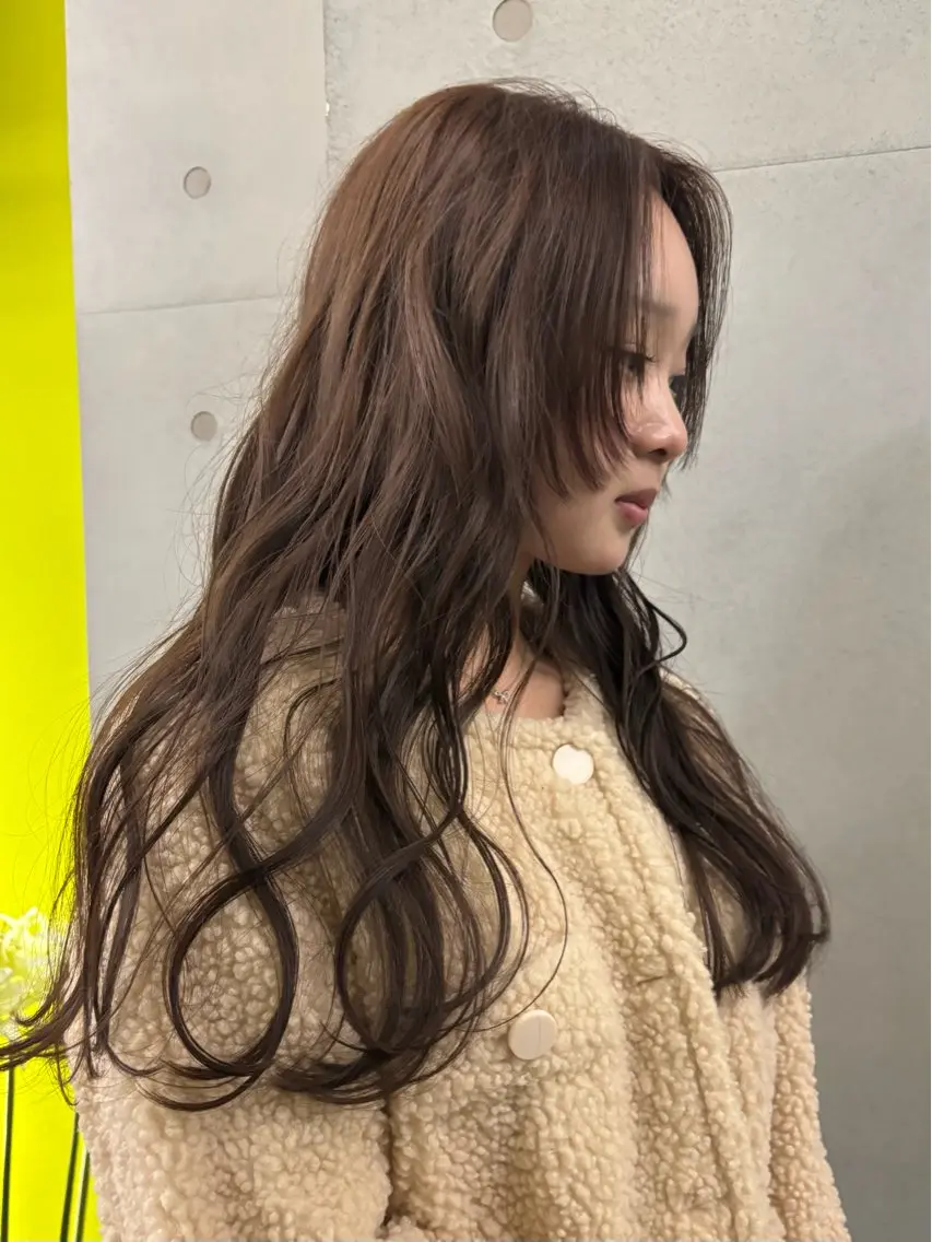 ロング 新井 英美のヘアスタイル