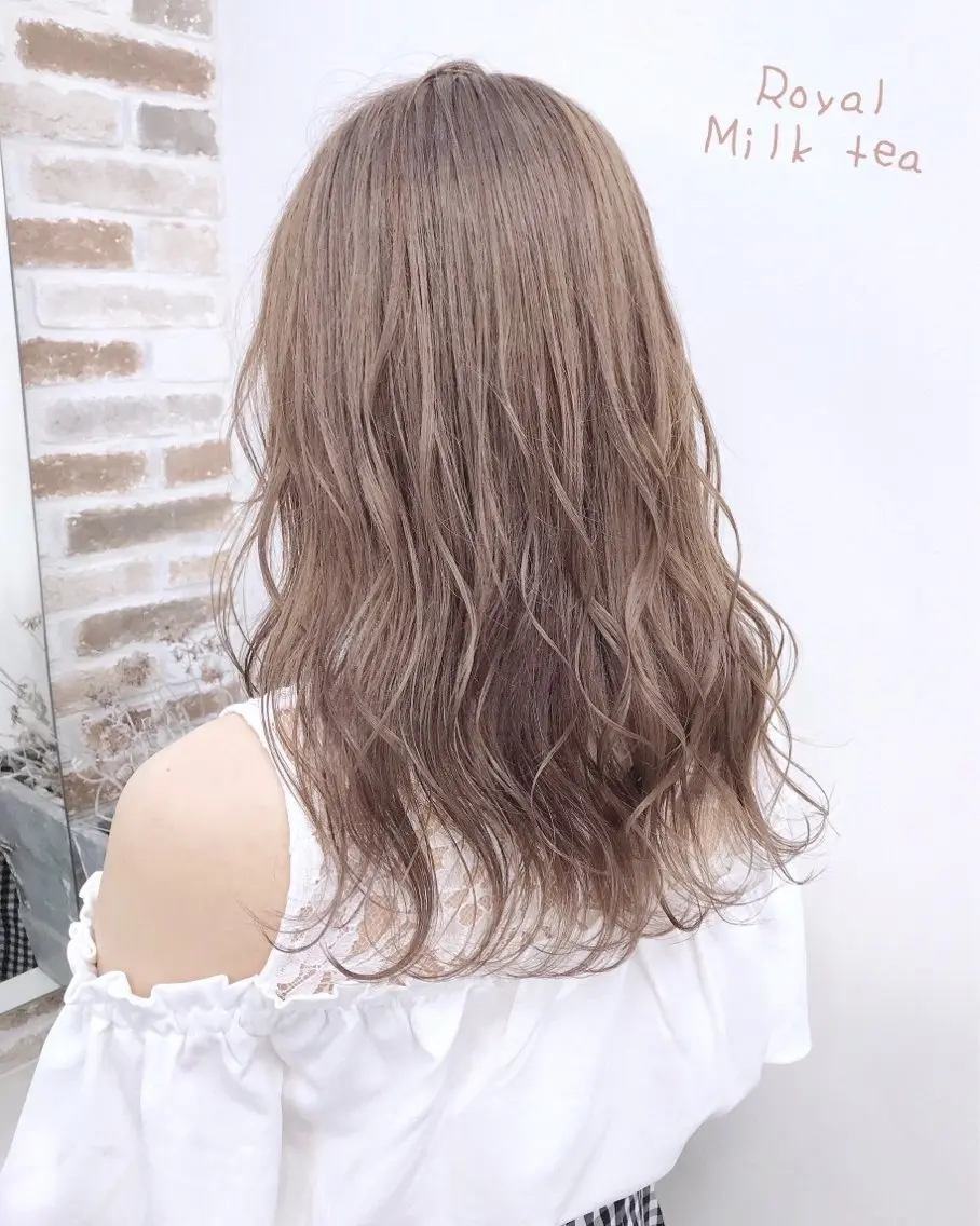 カラー ベージュカラー ブリーチ ミルクティーベージュ 韓国ヘア🎀マイカ｜ 新大久保のヘアスタイル