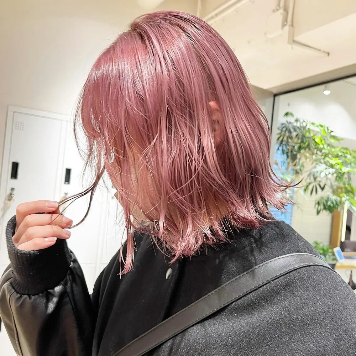 ミディアム 🐩透明感ミルクティ ーピンクニイナ🐩のヘアスタイル