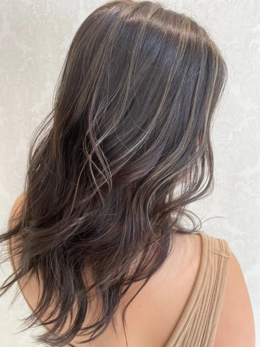 セミロング カラー カット ヘアカラー トリートメント 青木 捺稀のヘアスタイル
