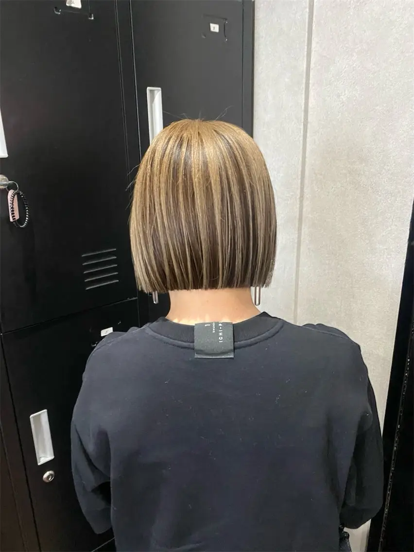 ミディアム カット ヘアカラー ＳＨＩ ＺＵのヘアスタイル