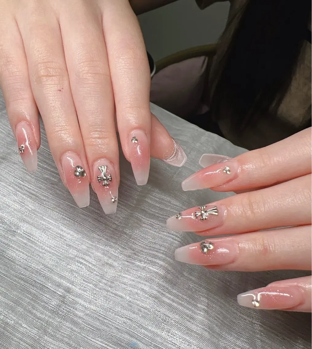 ネイル 長さ出し グラデーション 卒業式 キラキラネイル マグネットネイル ハンドネイル Lee Nailsのネイルデザイン