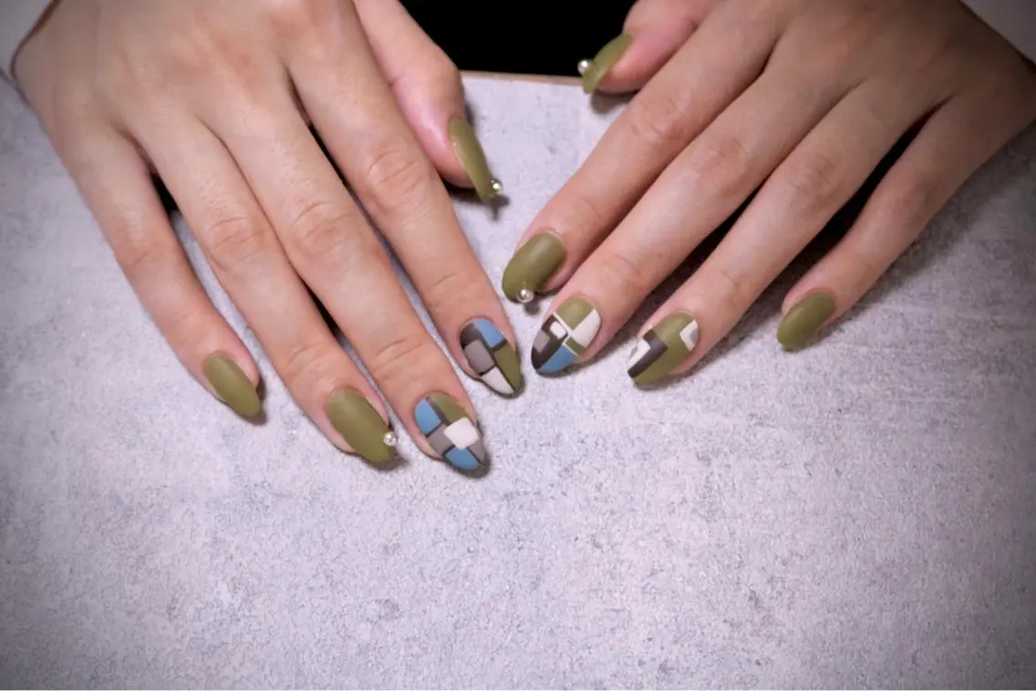 ネイル オーロラネイル カジュアル 長さ出し ジェルネイル 韓国ネイル ハンドネイル MH Nailのネイルデザイン