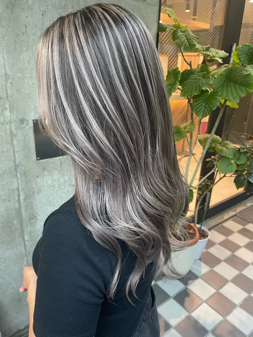 ロング レイヤーカット 🦋MAHO🦋 デザインカラーのヘアスタイル