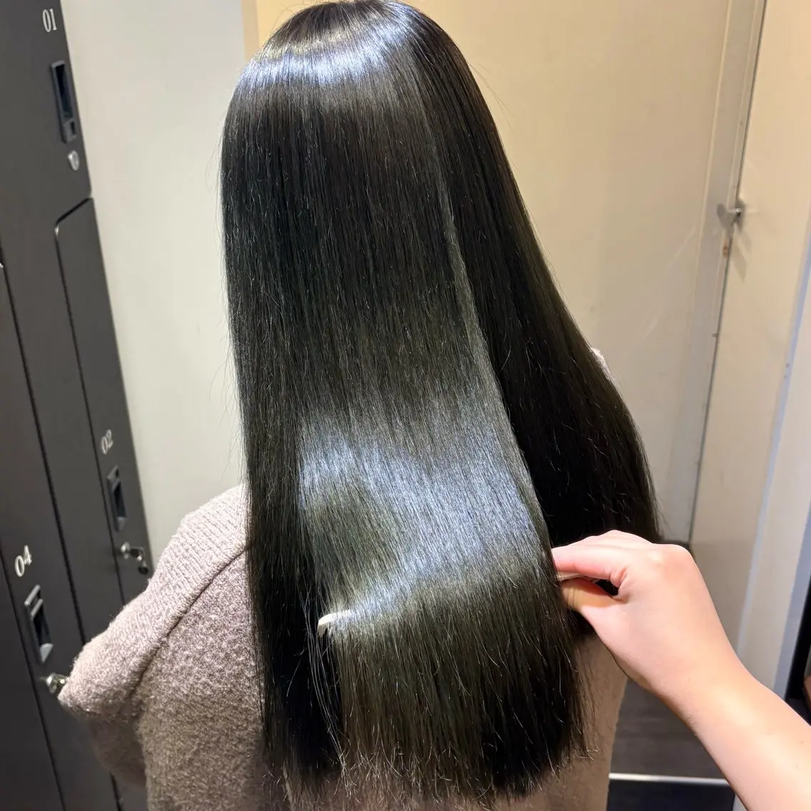 ロング カラー グレージュ オリーブグレージュ オリーブグレー 髪質改善 ヘアカラー トリートメント 🖤大人可愛い⌇ 𝐑 𝐈 𝐎🖤のヘアスタイル