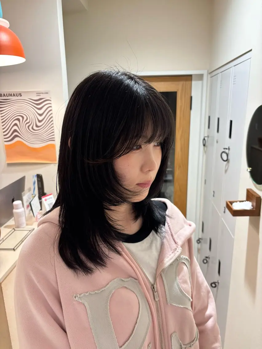 ロング・ミディアムレイヤーカット+トリートメントサービス💫の写真