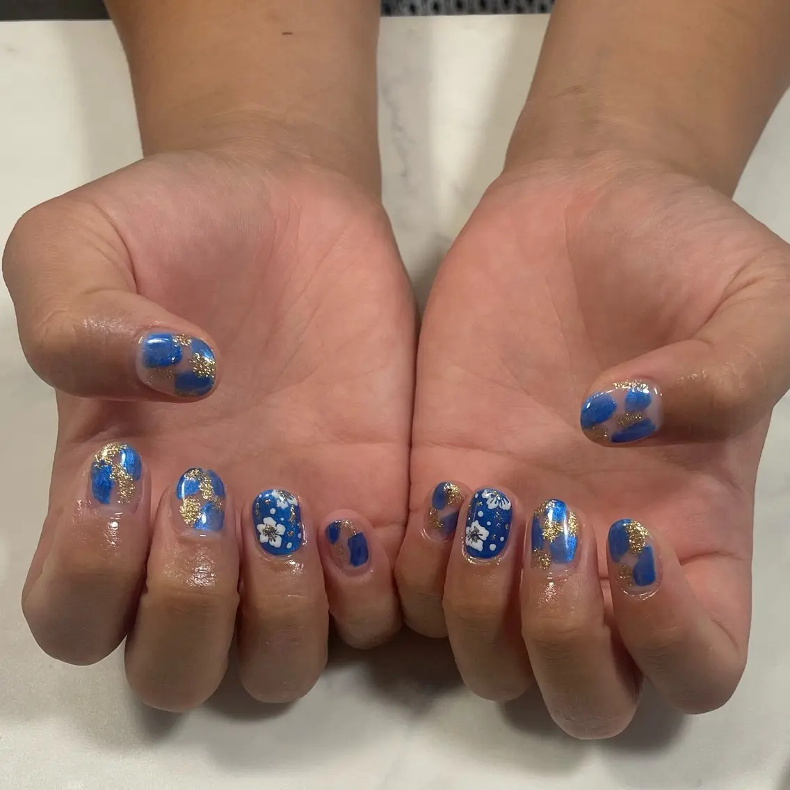 ネイル ブルー ゴールド ハンドネイル 心愛 Knailのネイルデザイン