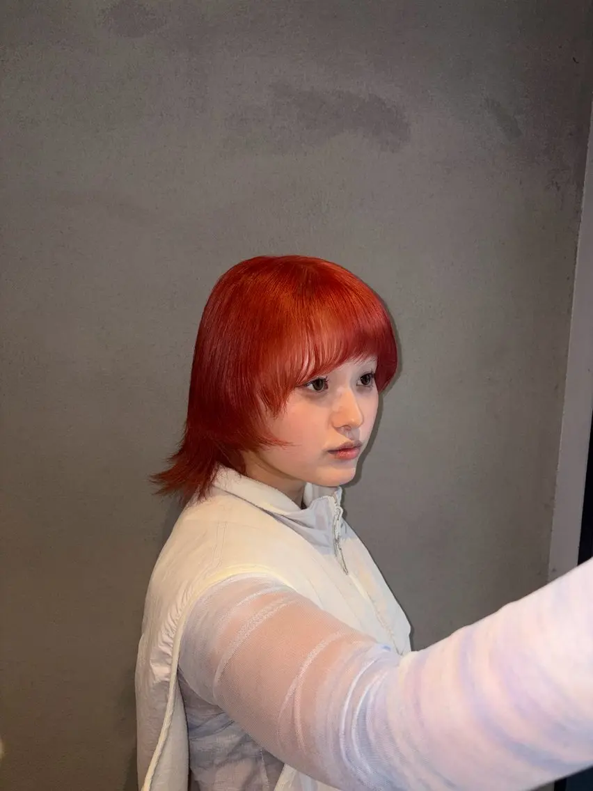 ショート カラー ブリーチ オレンジ レイヤーカット ヘアカラー Canna kotoriのヘアスタイル