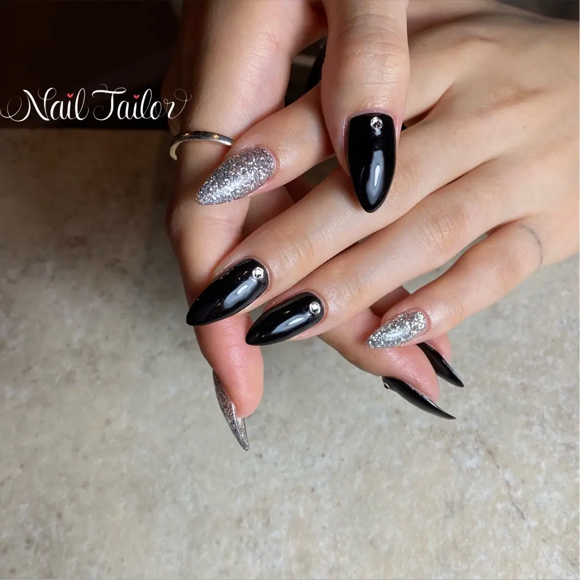 ネイル 長さ出し ジェルネイル ロングネイル ワンカラーネイル シルバー ハンドネイル NailTailor ネイルテイラーのネイルデザイン