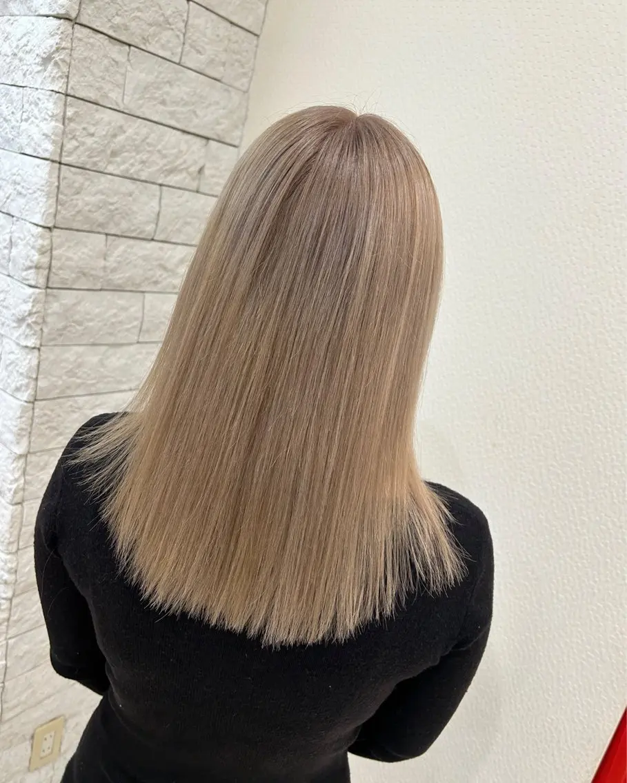 ミディアム カラー ヘアアレンジ ハイトーンカラー 今村公介 ブリーチ特化、派手髪のヘアスタイル