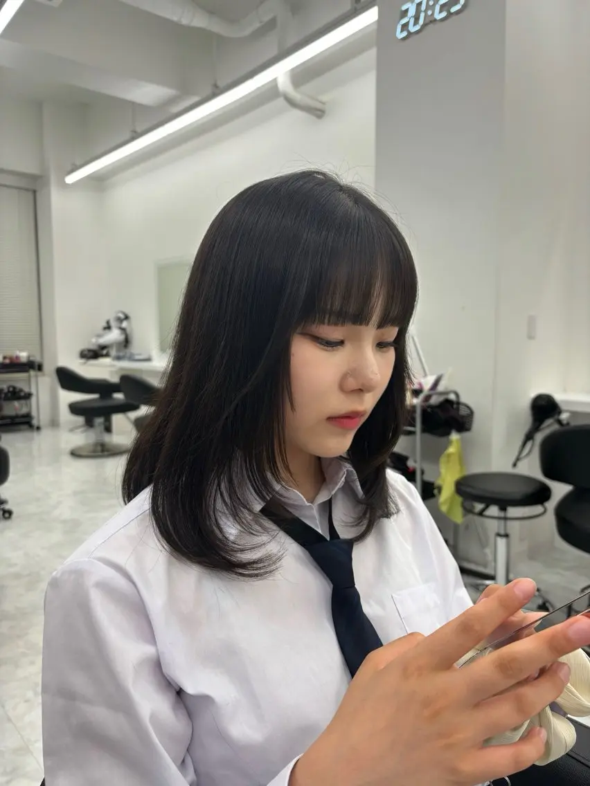 セミロング 抜け感レイヤー︴ ニュアンスカラーのヘアスタイル