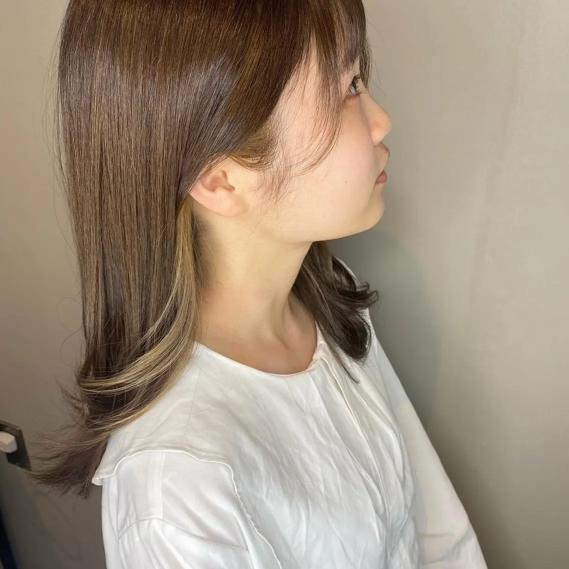 ミディアム カラー インナーカラー 西浦慎二 /艶カラー/髪質改善のヘアスタイル
