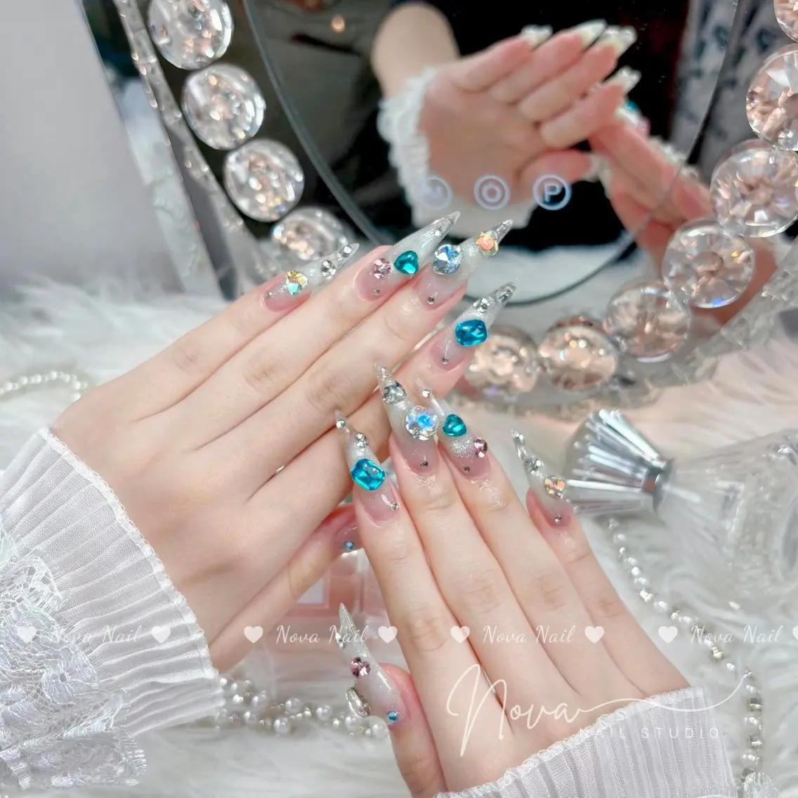 ネイル オーロラネイル チークネイル フラッシュネイル フレンチネイル ジェルネイル ハンドネイル Yumi chan Novaのネイルデザイン