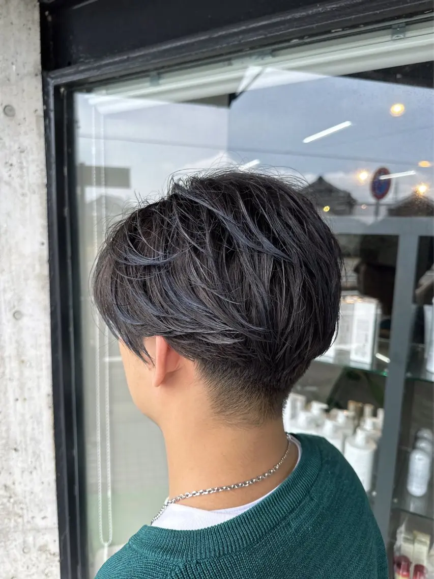 カラー メンズ メンズブリーチ ブリーチ ブルーカラー arika オケシ　リョウダイのヘアスタイル