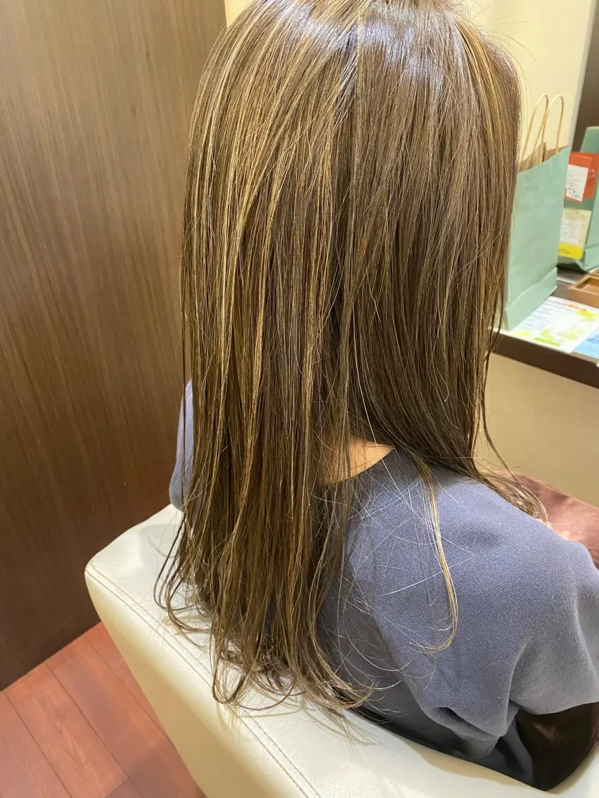 ロング カット ヘアカラー トリートメント BIANCO北堀江 AKANEのヘアスタイル