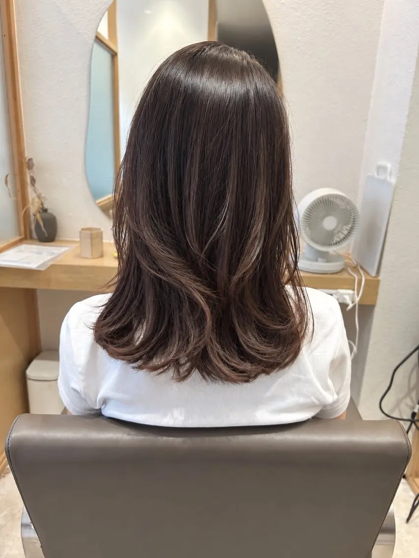 ミディアム カラー レイヤーカット カット トリートメント ヘッドスパ 久木原 ゆりのヘアスタイル