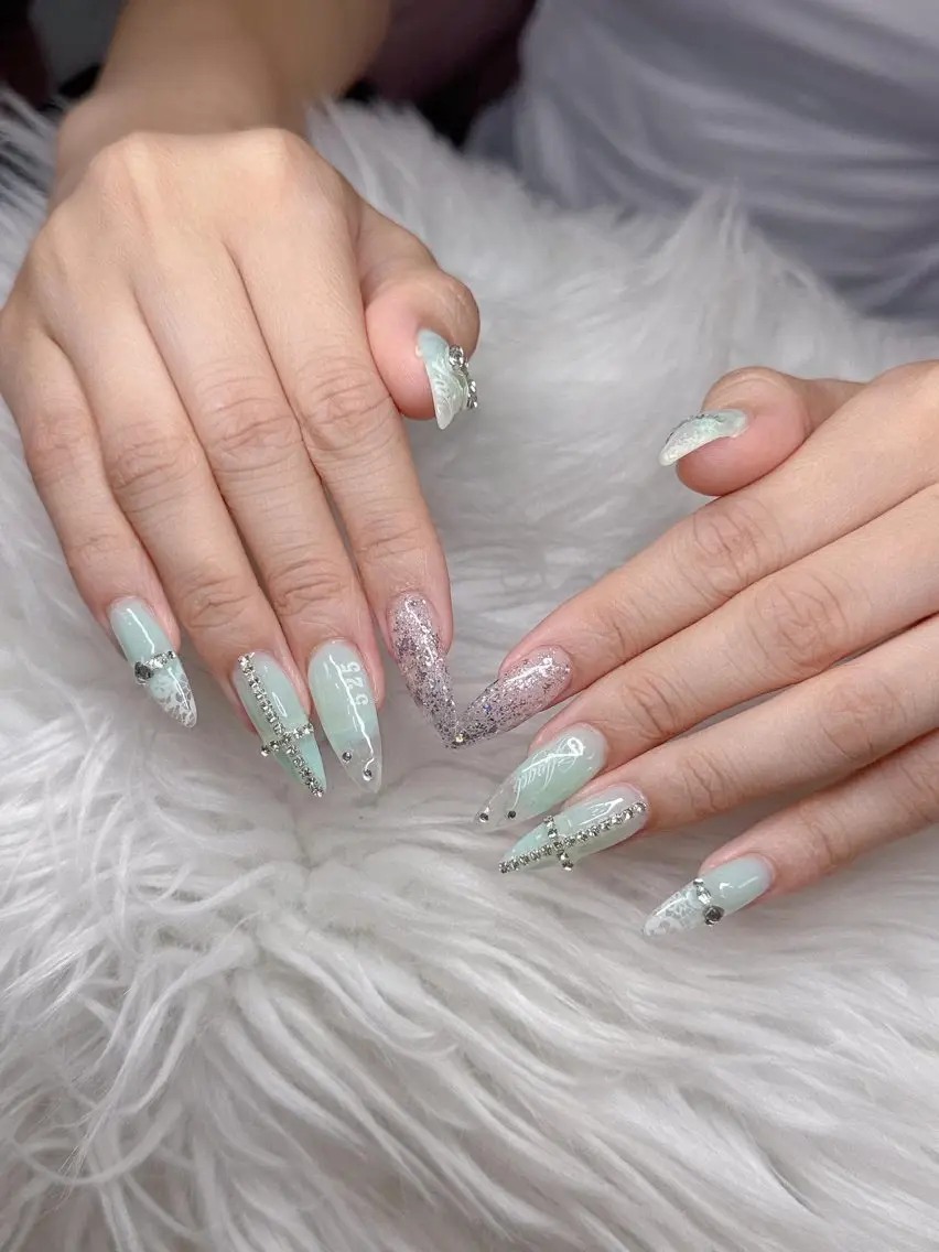 ネイル 長さ出し グラデーション 卒業式 キラキラネイル マグネットネイル ハンドネイル Lee Nailsのネイルデザイン