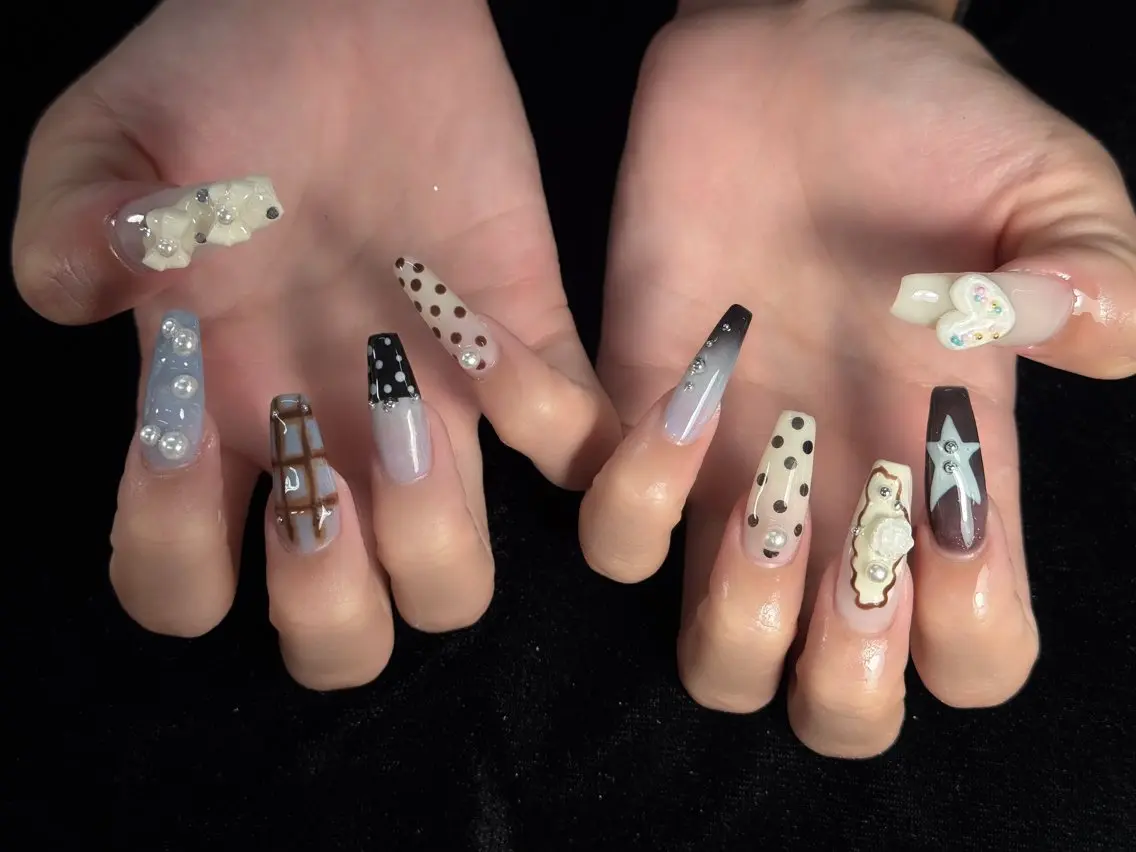 ネイル ガーリー キラキラネイル 韓国ネイル ロングネイル シンプルネイル ハンドネイル 🦊Genie🦊 Mika Nailsのネイルデザイン