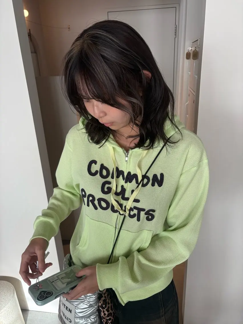 ミディアム ヘアカラー 山内 めいのヘアスタイル