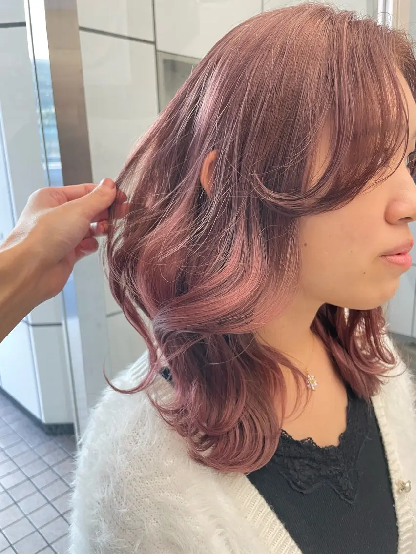 ミディアム カラー インナーカラー 推し ブリーチ  髪質改善のヘアスタイル