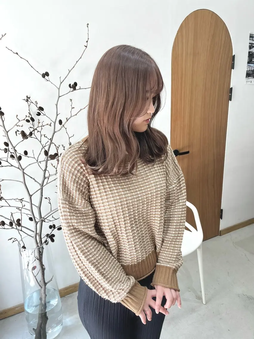 ミディアム カラー ヘアアレンジ ベージュカラー ブリーチ ミルクティーベージュ ena/ブリーチなし 透明感・レイヤー🎀のヘアスタイル