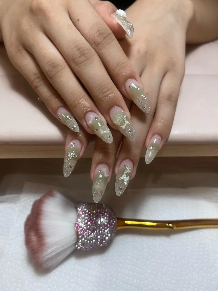ネイル ハンドネイル MoonNail ユリ🌸のネイルデザイン