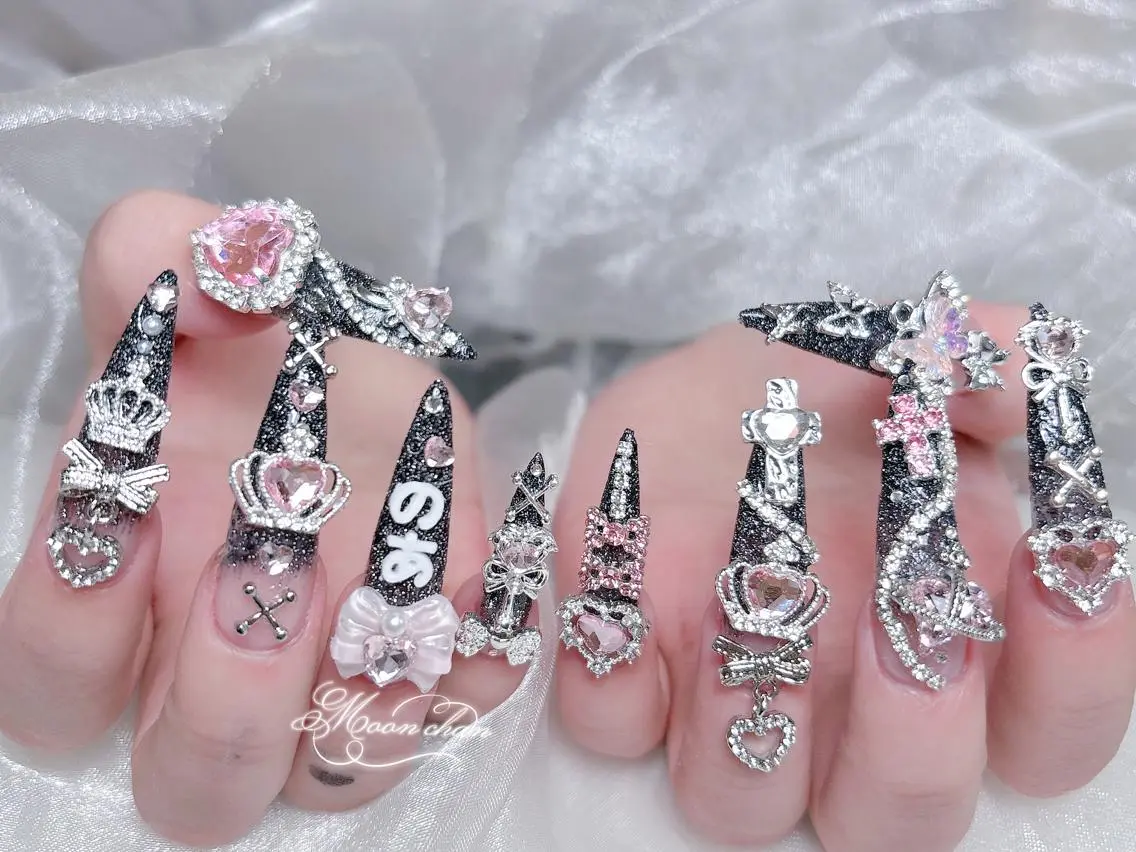 ネイル 長さ出し キラキラネイル 韓国ネイル ロングネイル マグネットネイル ハンドネイル ハンドケア Akira✨ nailのネイルデザイン
