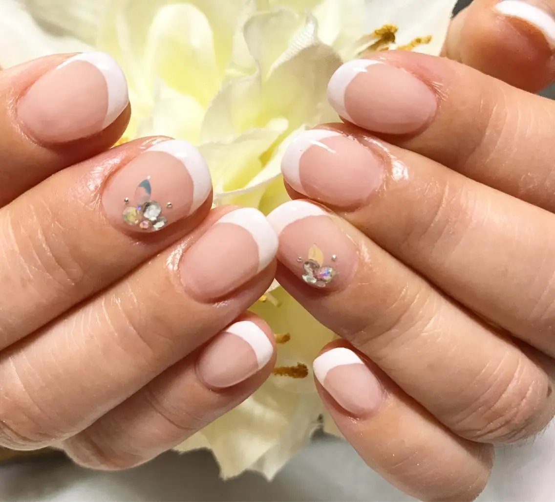ネイル フットネイル フレンチネイル シンプルネイル 春ネイル ホワイト ハンドネイル nail fufla ♡yamane♡のネイルデザイン