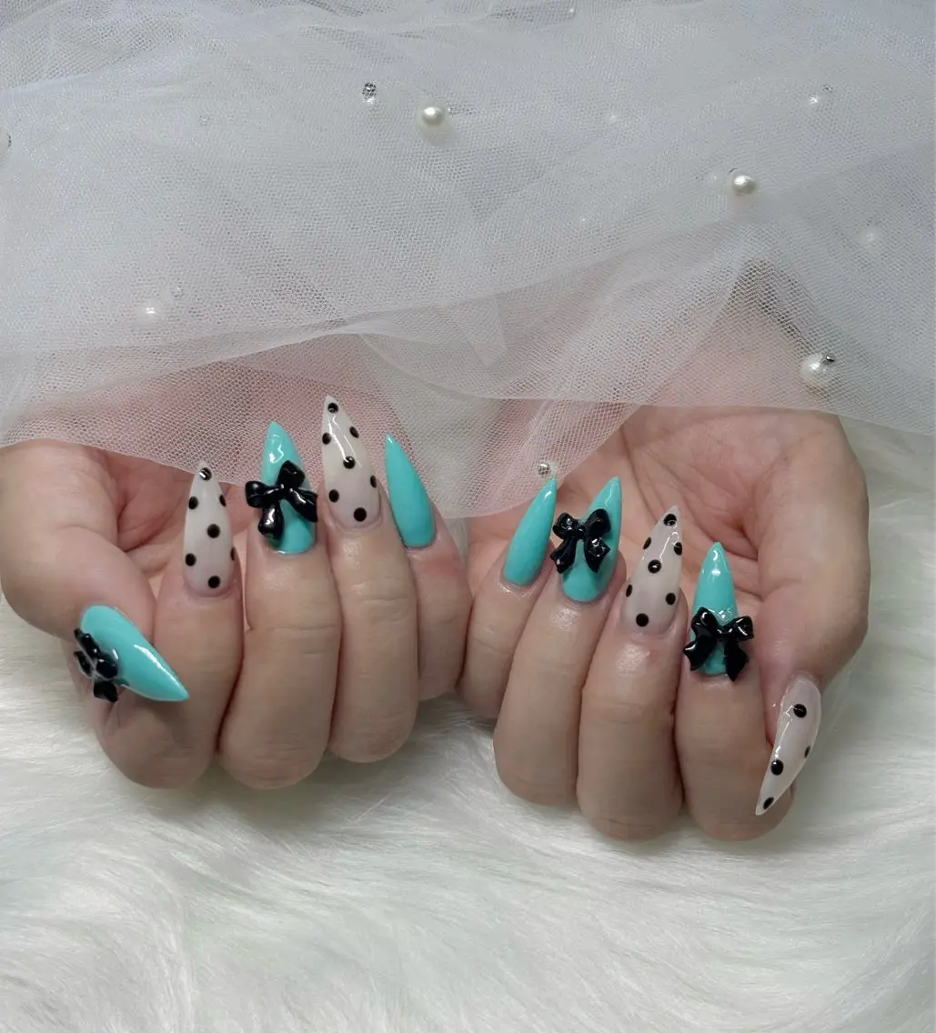 ネイル フレンチネイル ジェルネイル 韓国ネイル マグネットネイル 持ち込み ハンドネイル Royal nail_Mimiのネイルデザイン