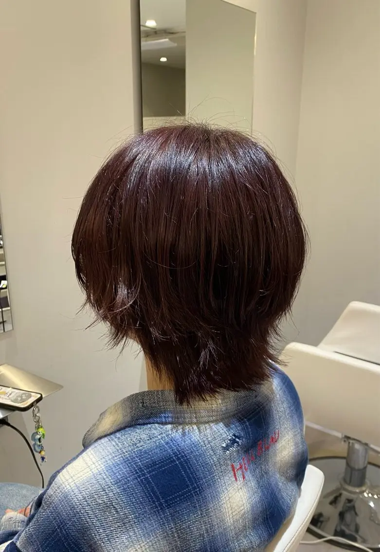 ミディアム カラー ヘアアレンジ ブリーチ ブリーチなしカラー バイオレットカラー カット ヘアカラー 出井 ひよりのヘアスタイル