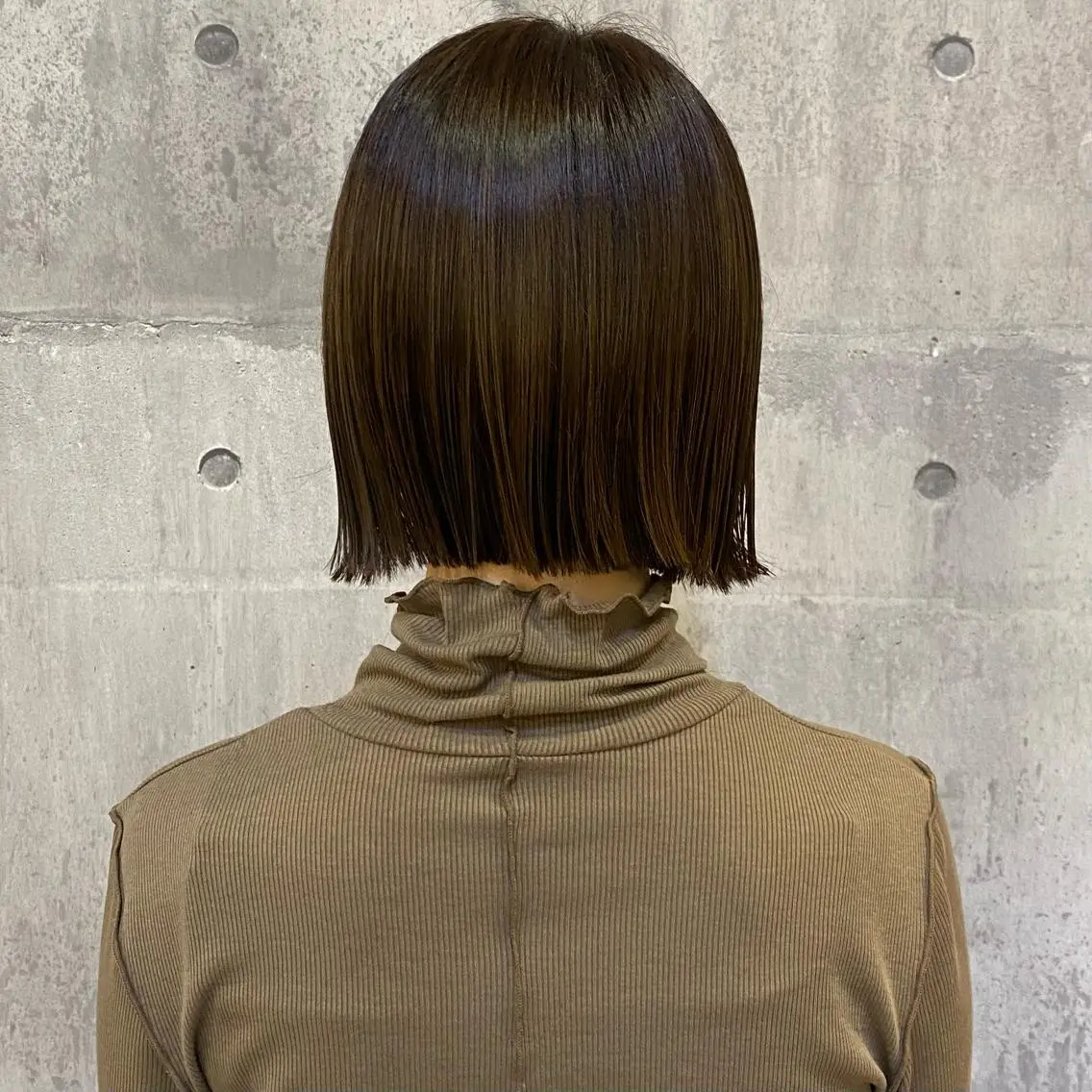 ミディアム カラー ボブ 外ハネヘア カット 比嘉 陽のヘアスタイル