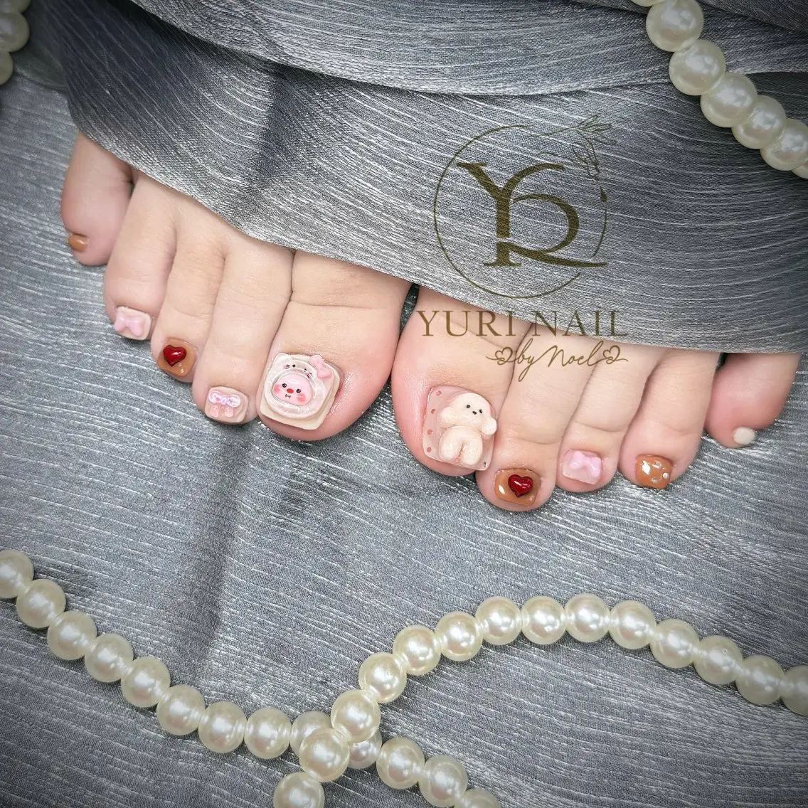 ネイル ハンドネイル フットネイル ハンドケア YURI Nail NARITAのネイルデザイン