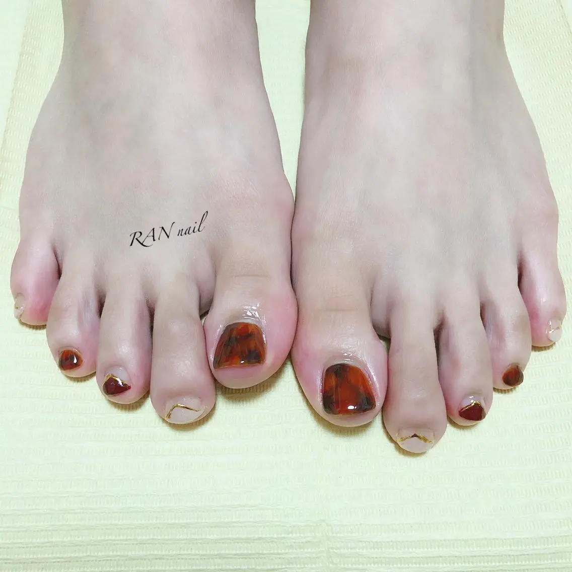 ネイル べっ甲ネイル フットネイル フレンチネイル ハンドネイル フットネイル RAN nailのネイルデザイン