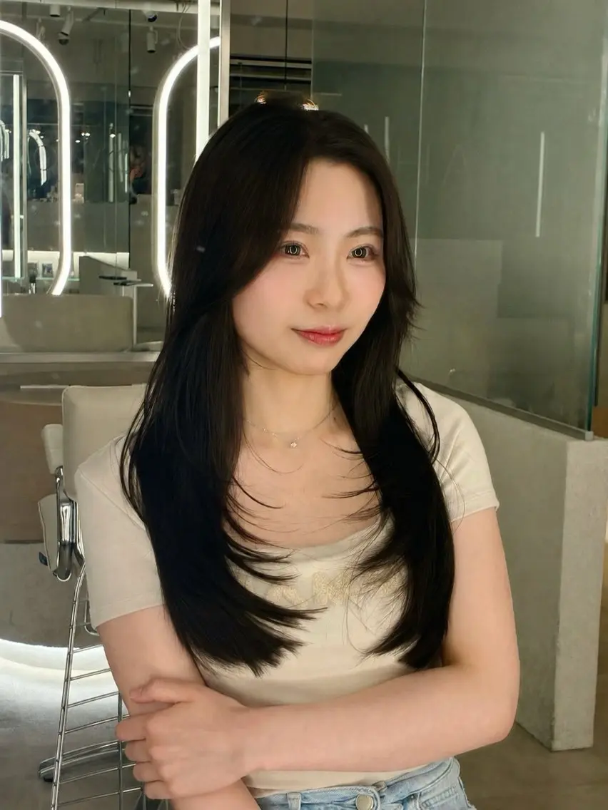 ロング カット ヘアカラー 安達 祥生のヘアスタイル